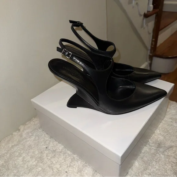 Brandon Blackwood Elegant Black Wedges - Picture 4 of 10